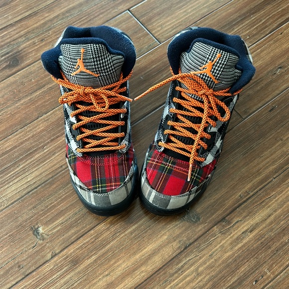 Air Jordan Orange Shoes for Boys Sizes  4 - Picture 1 of 4